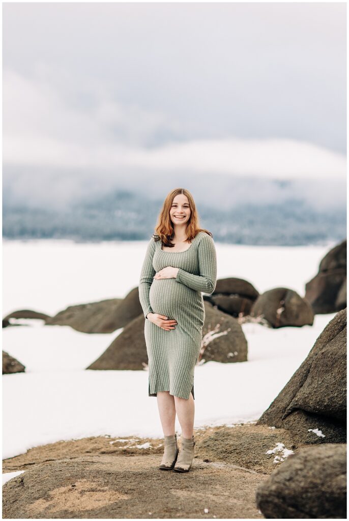 winter maternity session in Cascade Idaho

